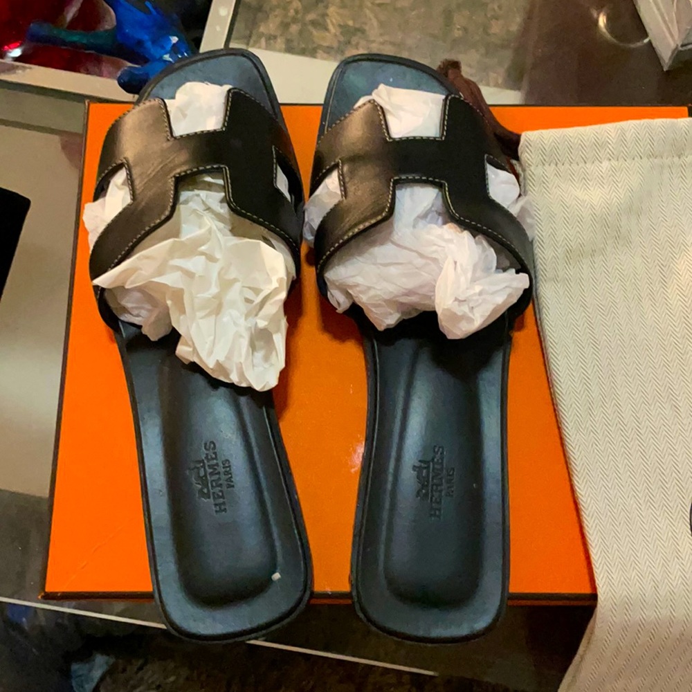 Hermès Oran Noir size 40.5